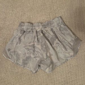Lululemon SZ 2 Shorts!!